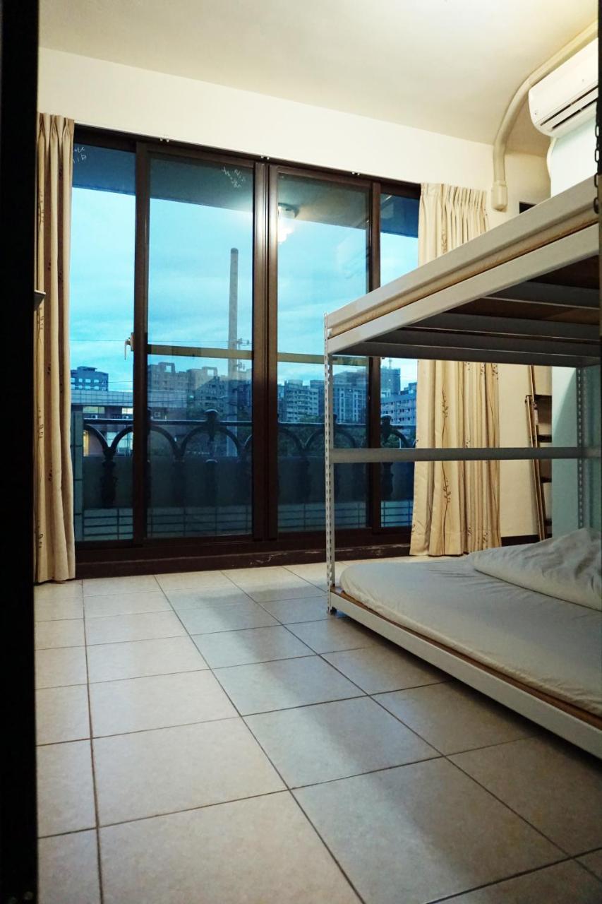 Feng Chia House Hostel Taichung Exterior photo